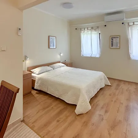 1 Bedroom Awesome In Rab Rab Town